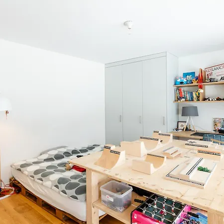 New Modern 4br With Mountain Views In Villa