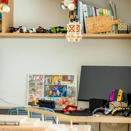 New Modern 4br With Mountain Views In *