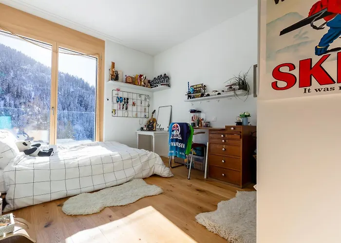 New Modern 4br With Mountain Views In