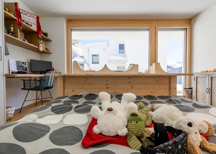 New Modern 4br With Mountain Views In