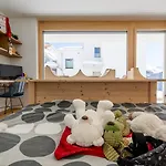 New Modern 4br With Mountain Views In