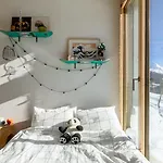 New Modern 4br With Mountain Views In ヴィラ *