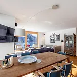ヴィラ New Modern 4br With Mountain Views In ダヴォス・プラッツ