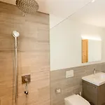 New Modern 4br With Mountain Views In * ダヴォス・プラッツ