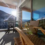 ヴィラ New Modern 4br With Mountain Views In