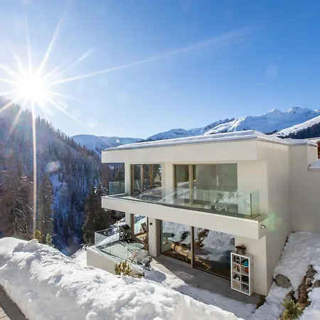 New Modern 4br With Mountain Views In Villa