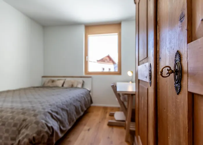 New Modern 4br With Mountain Views In Davos