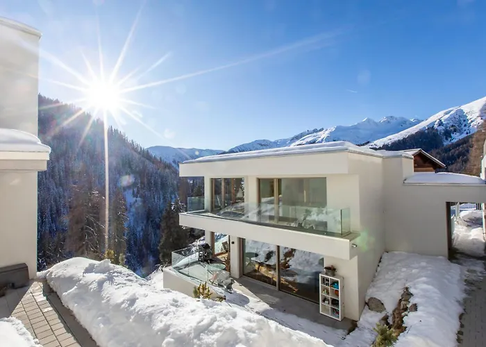 New Modern 4br With Mountain Views In Villa