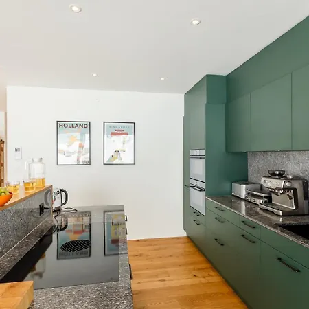 New Modern 4br With Mountain Views In Davos