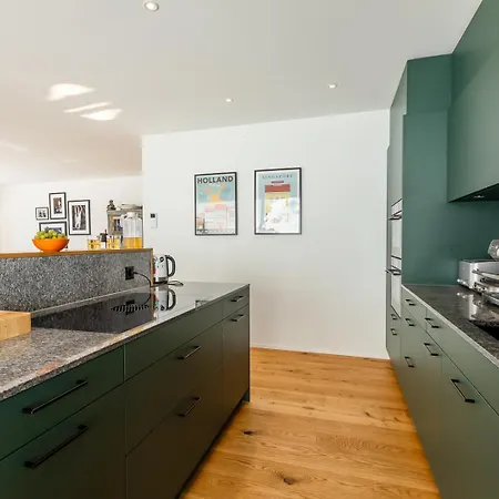 New Modern 4br With Mountain Views In Davos