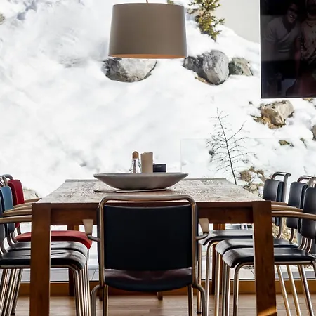 New Modern 4br With Mountain Views In Davos