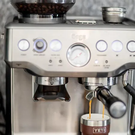 New Modern 4br With Mountain Views In *