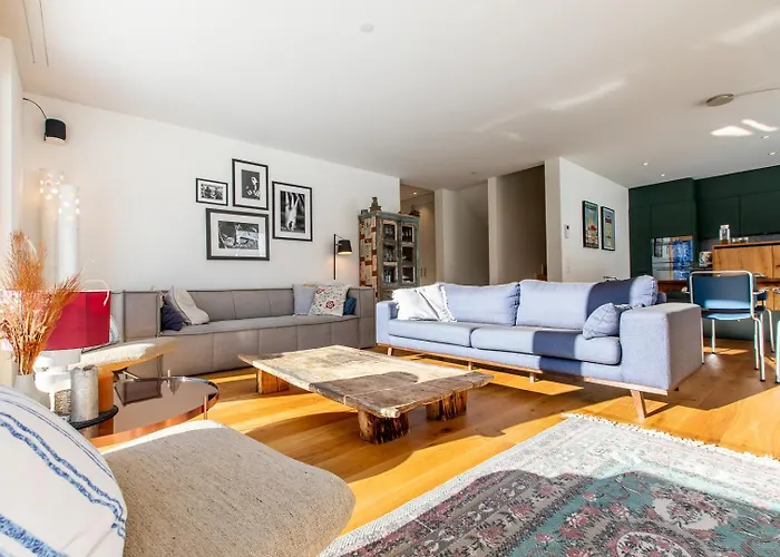 New Modern 4br With Mountain Views In Ostrava