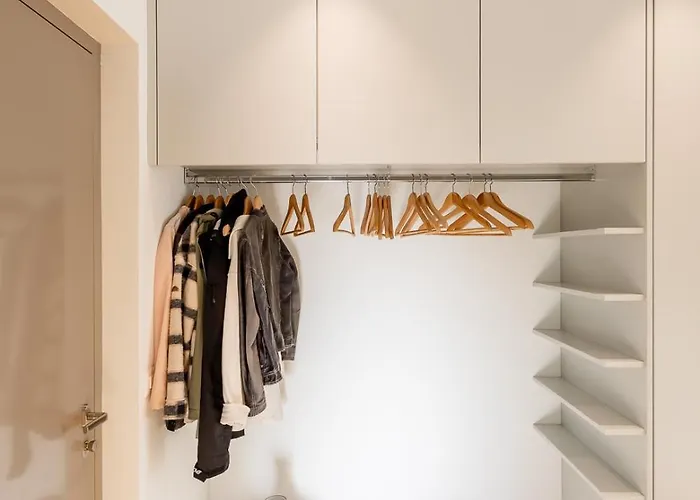 New Modern 4br With Mountain Views In Villa Ostrava