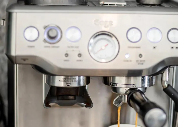 New Modern 4br With Mountain Views In *