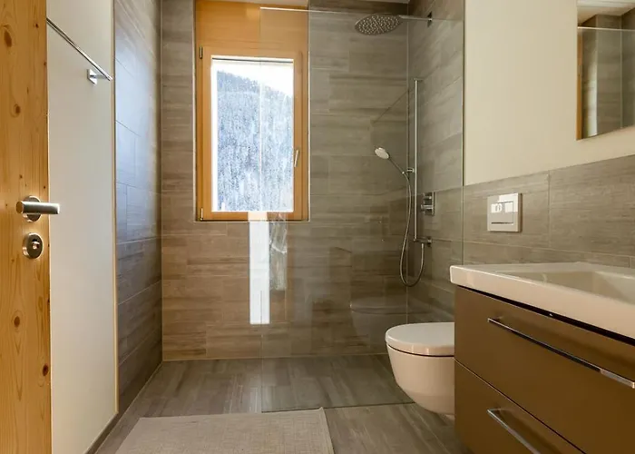 New Modern 4br With Mountain Views In Villa Ostrava